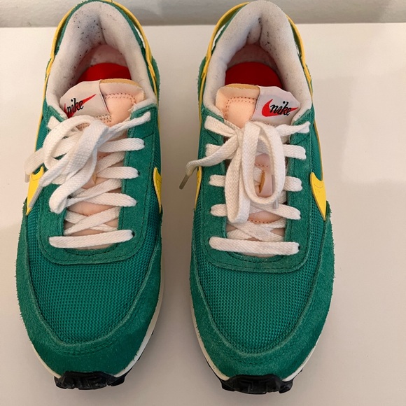 DX293-300 NIKE VINTAGE
Wmns Waffle Debut Vintage 'Stadium Green Opti Yellow' - Picture 6 of 12